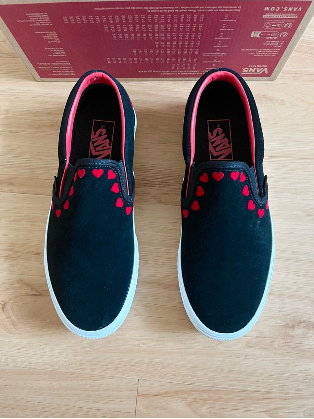 Vans Classic Slip-On Heart
Black Suede Shoes Women 9.0 US